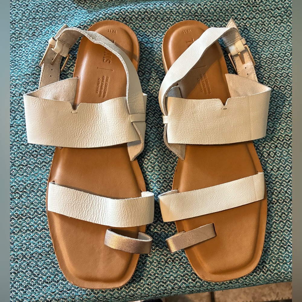 Tom’s White Leather Toe Sandals